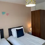 Charming 5-Bed Apartment In Edinburgh
